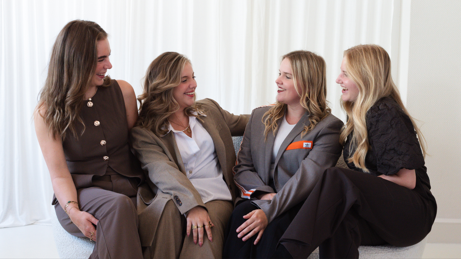 custom-slideshow-image-desktop-block_xdePMU